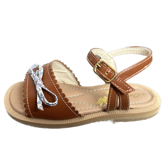 Sandália Infantil Ananás e Raquel Mattar no couro Caramelo
