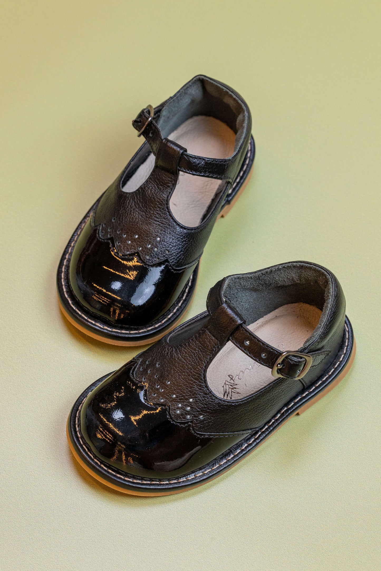 Sapato Infantil Ananás Clovis Couro Preto com Verniz Preto
