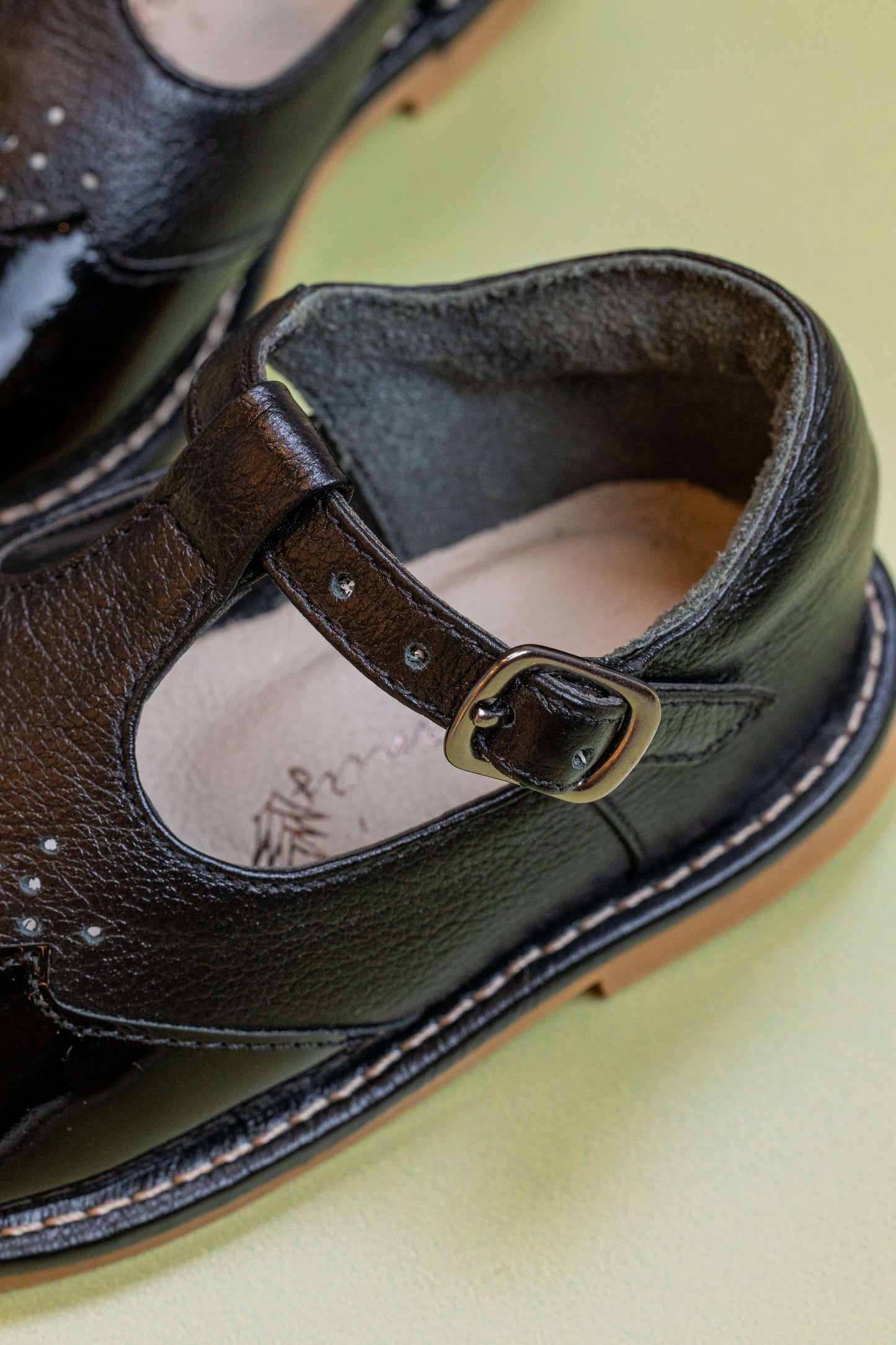 Sapato Infantil Ananás Clovis Couro Preto com Verniz Preto