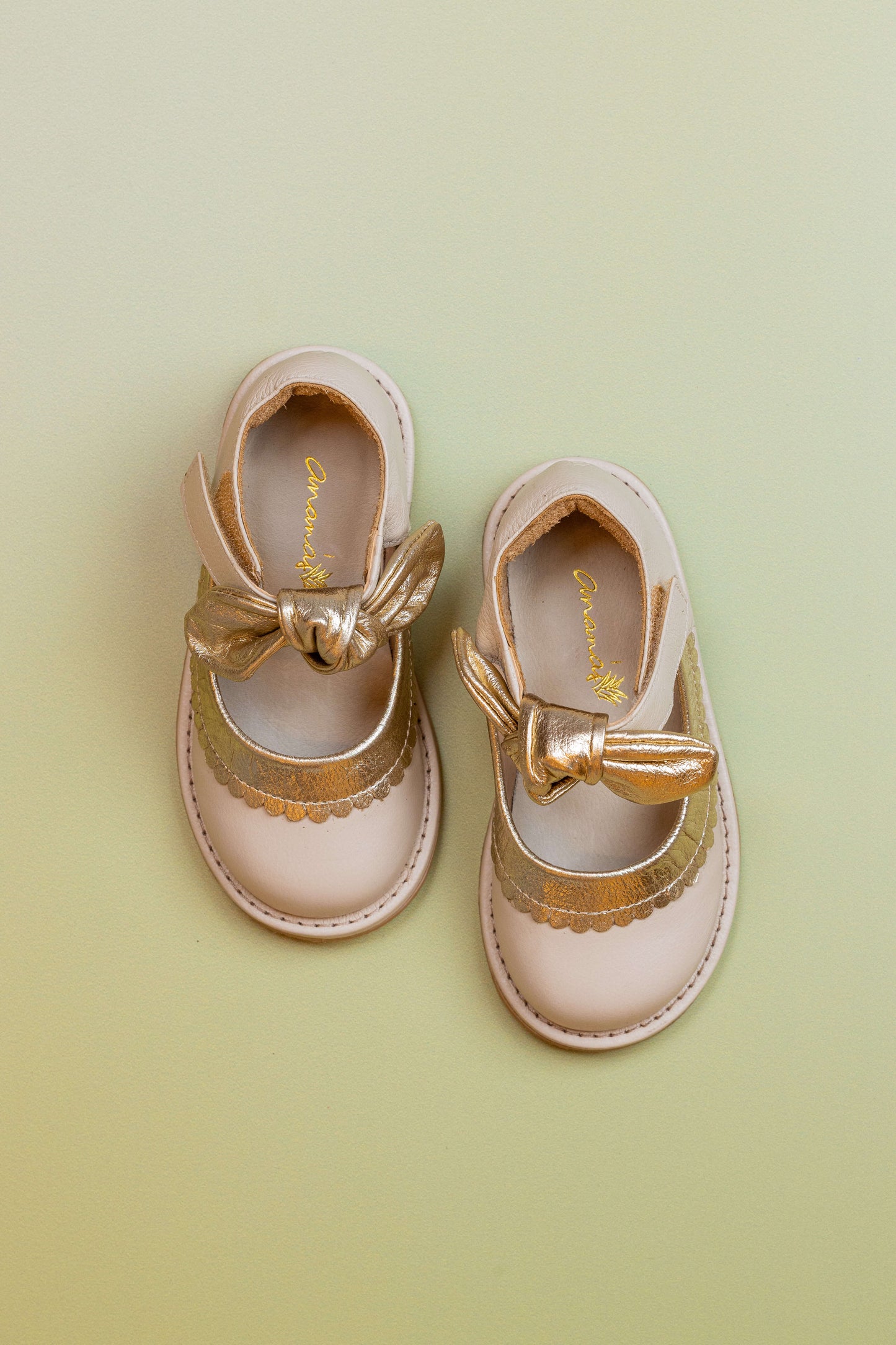 Sapato Infantil Ananás Violet Couro Marfim com Ouro