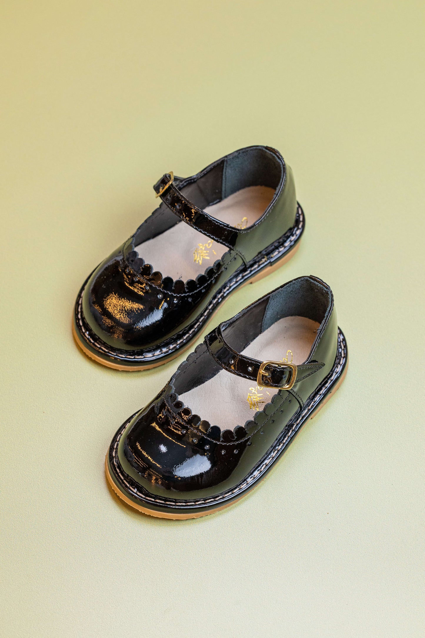 Sapato Infantil Ananás Charlotte Couro Verniz Preto