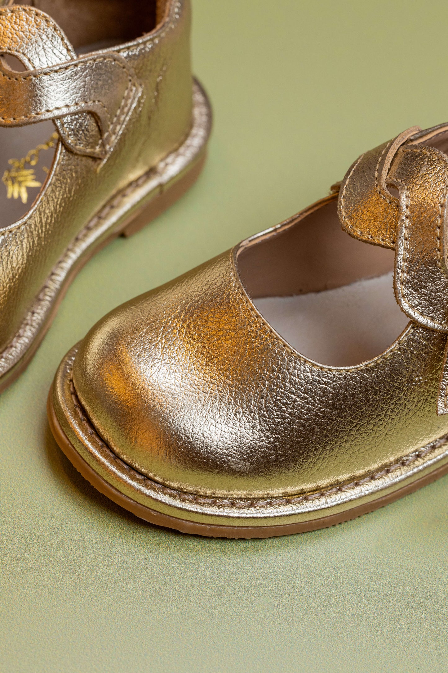 Sapato Infantil Ananás Julia Couro Ouro
