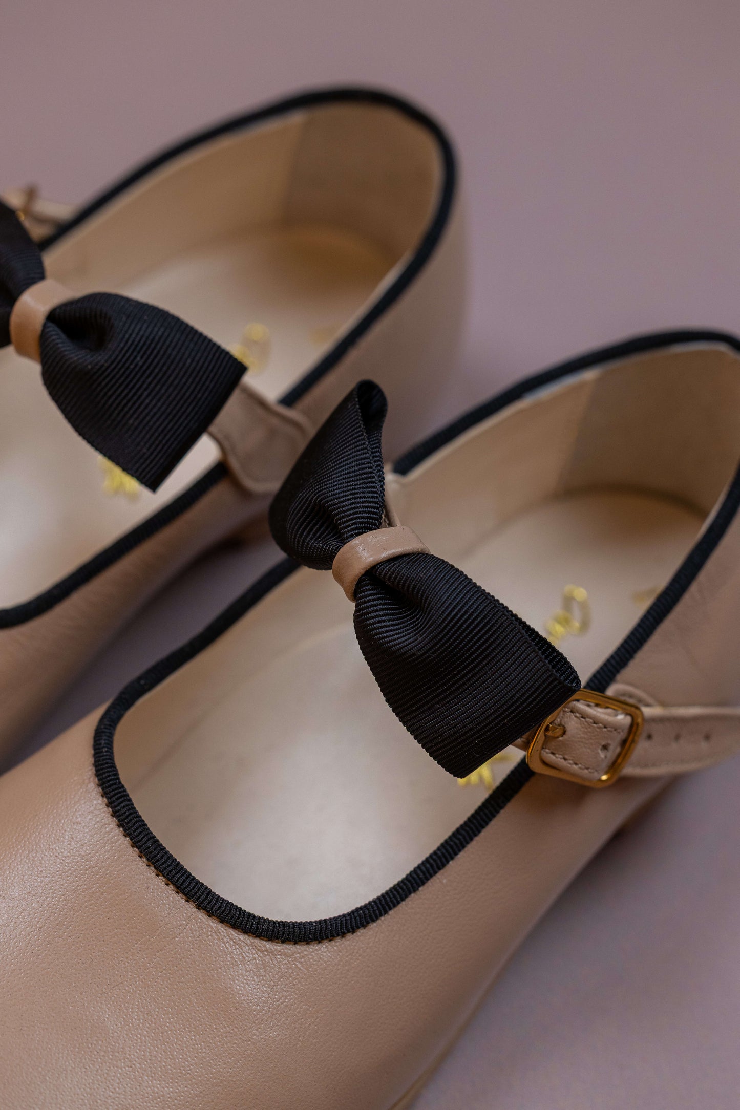 Sapato Infantil Ananás Beth Laço de Fita Couro Bege com Preto