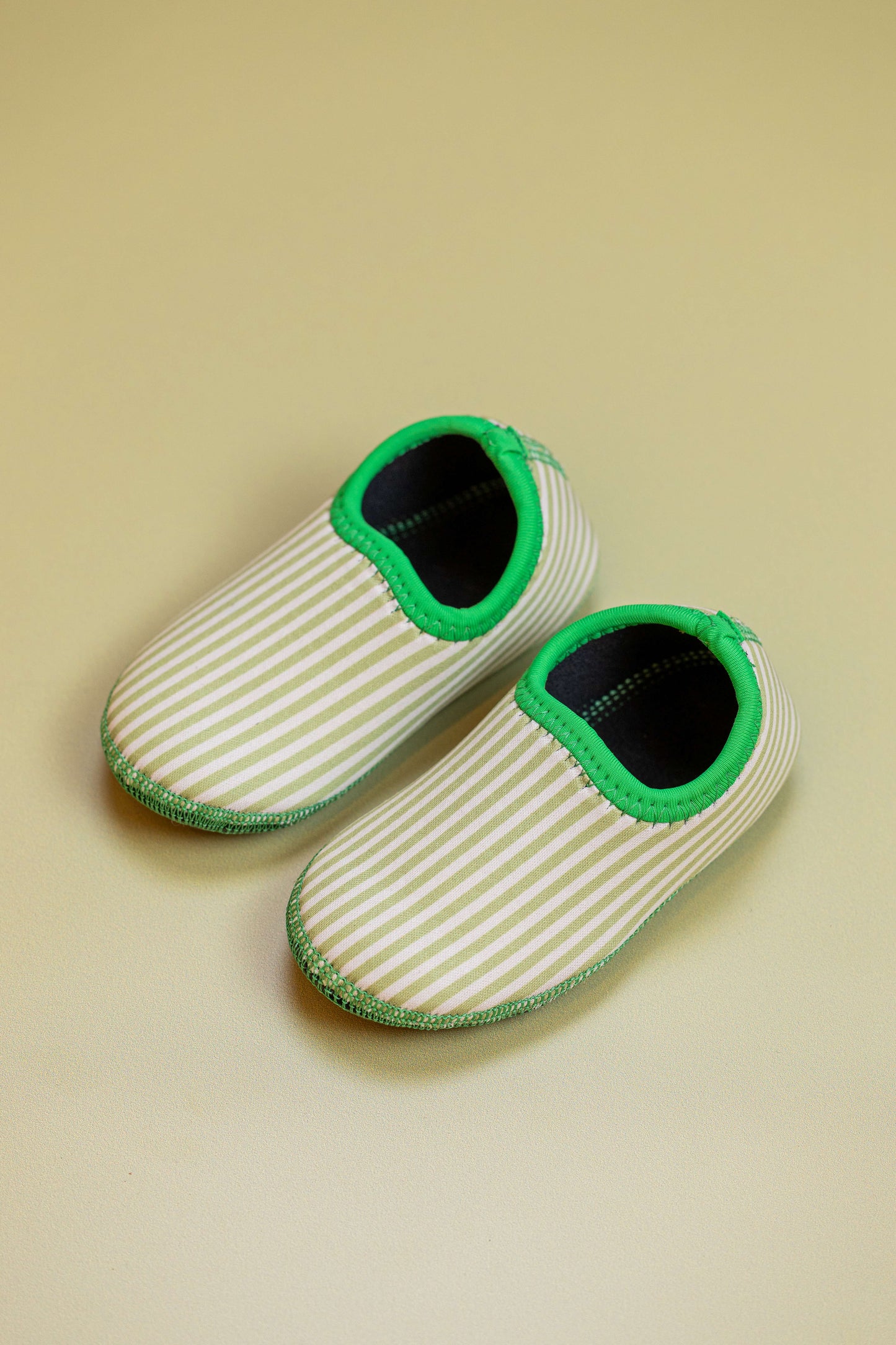 Sapato Infantil Ananás Kai Neoprene Listras Verde