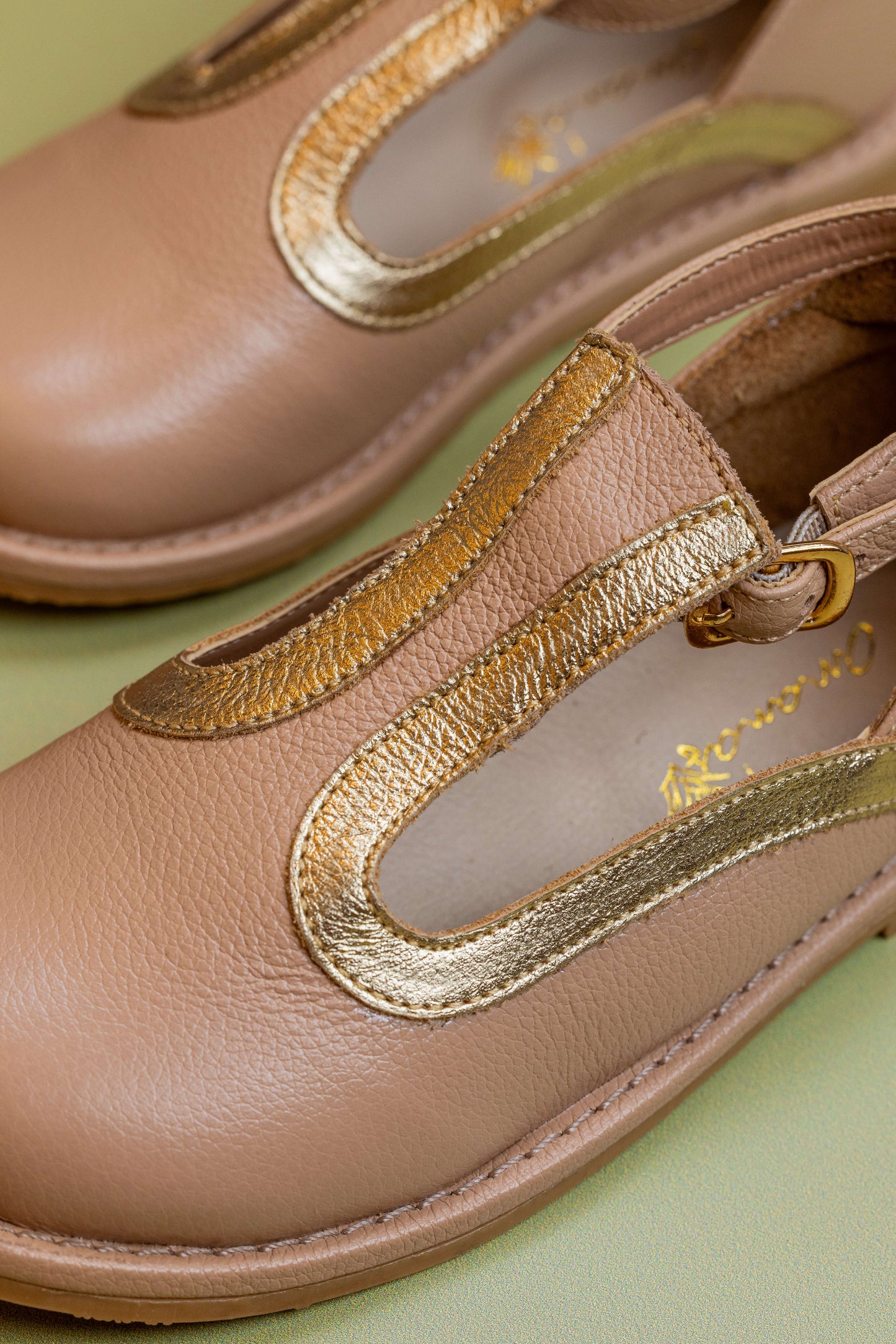 Sapato Infantil Ananás Diana Couro Bege com Ouro