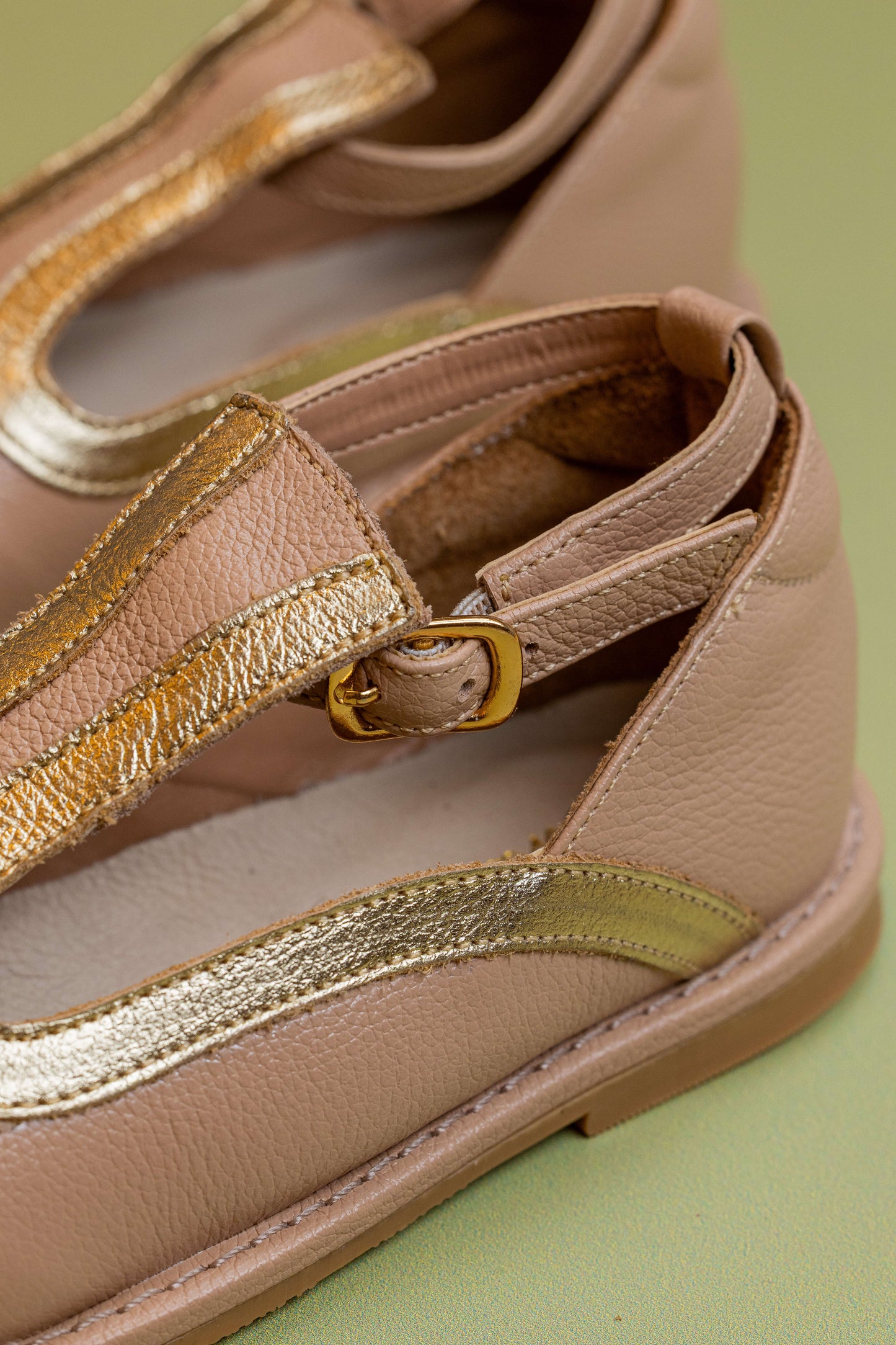 Sapato Infantil Ananás Diana Couro Bege com Ouro