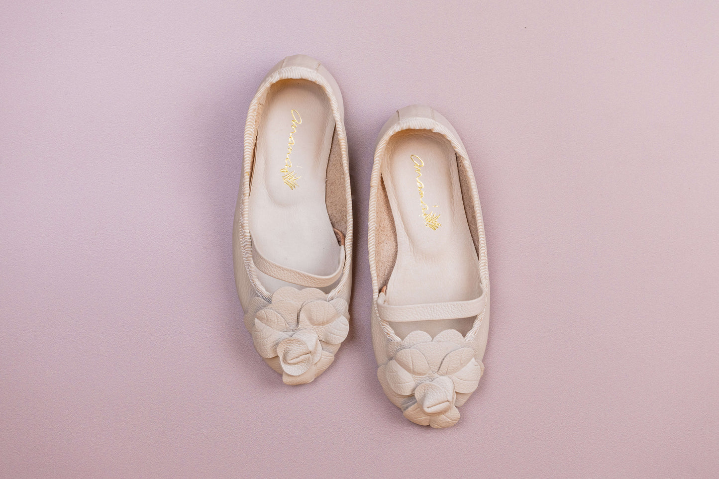 Sapatilha Infantil Ananás Bailarina Anna com Camélia Couro Marfim