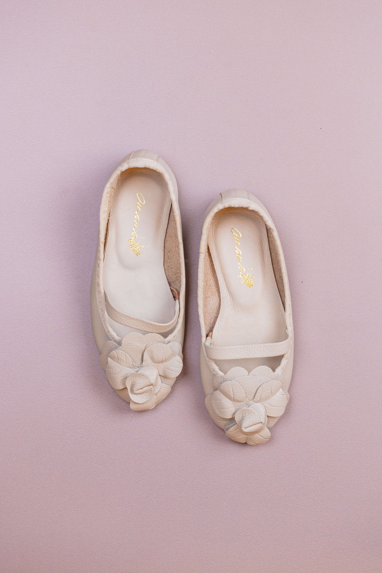 Sapatilha Infantil Ananás Bailarina Anna com Camélia Couro Marfim