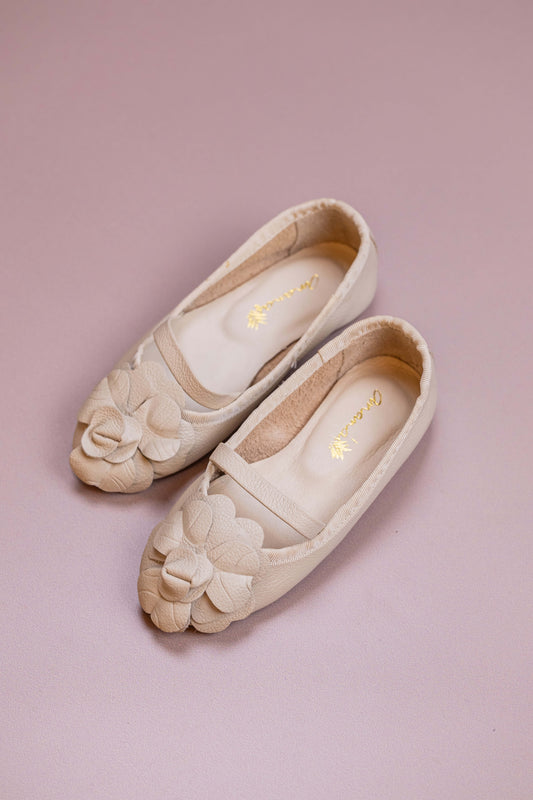 Sapatilha Infantil Ananás Bailarina Anna com Camélia Couro Marfim