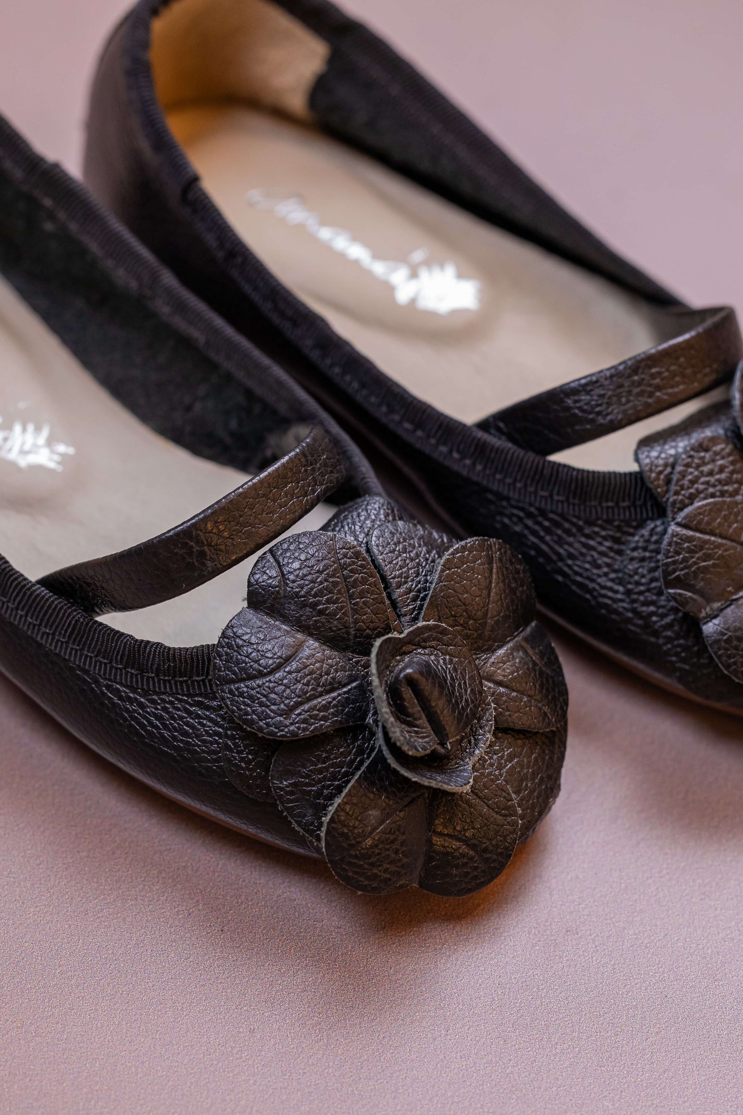 Sapatilha Infantil Ananás Bailarina Anna com Camélia Couro Preto