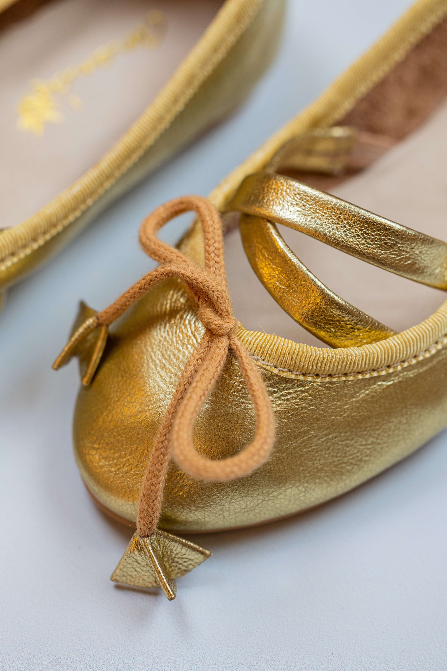 Sapatilha Infantil Ananás Bailarina Anna Couro Metalizado Ouro