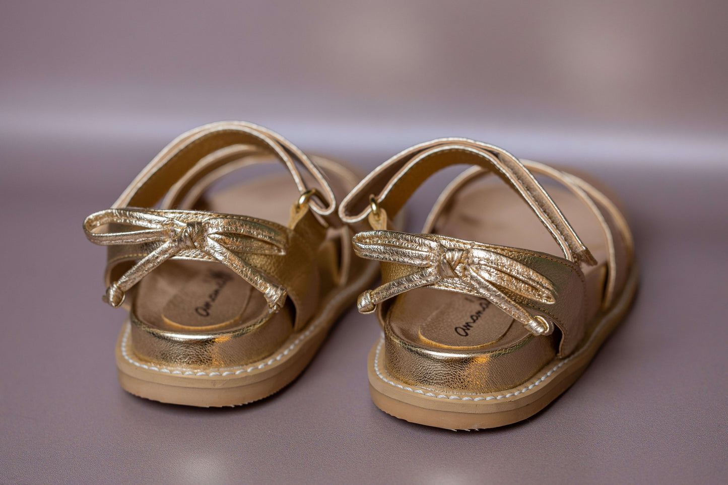 Papete Infantil Ananás Lola Couro Metalizado Ouro