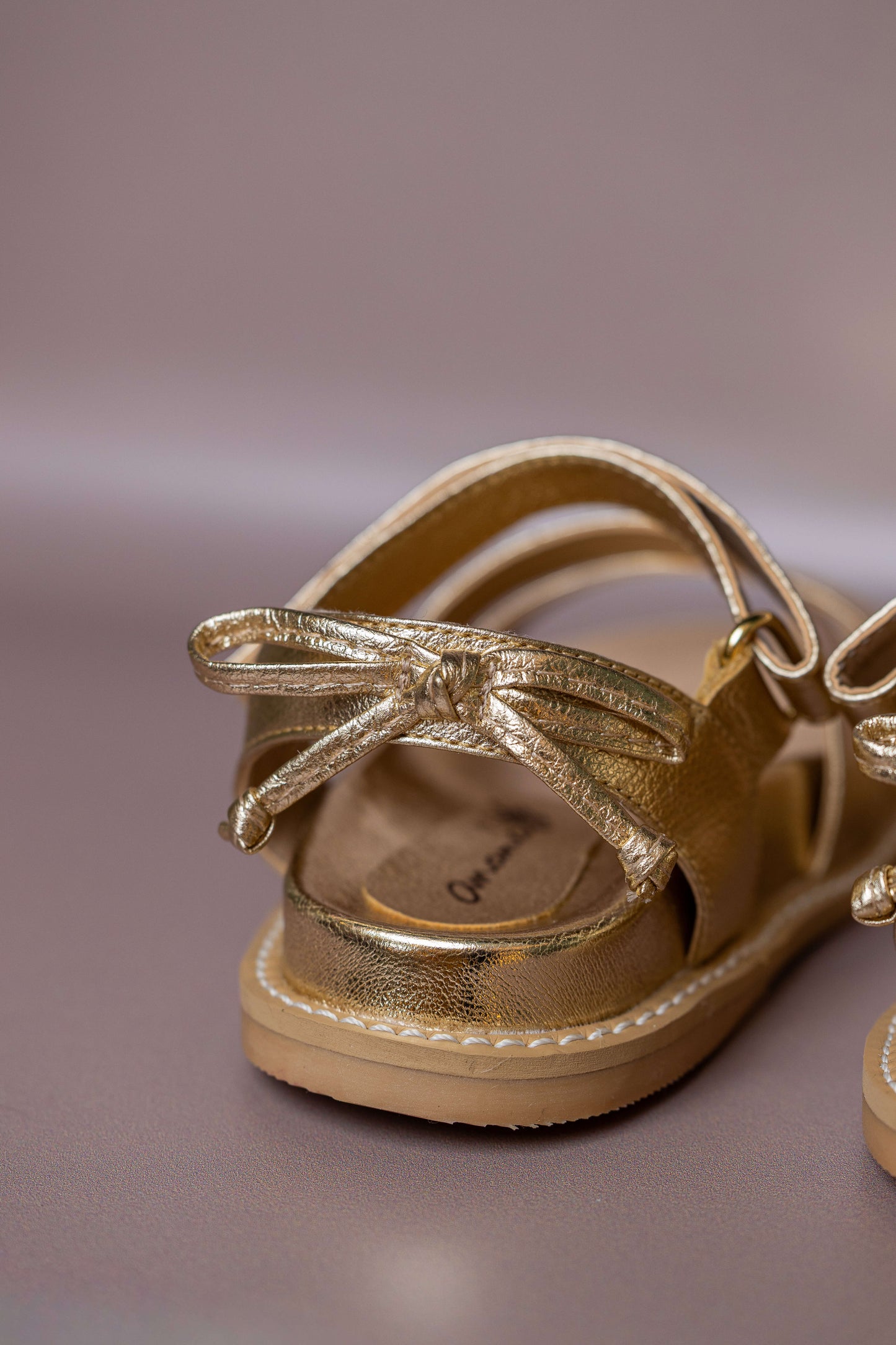 Papete Infantil Ananás Lola Couro Metalizado Ouro